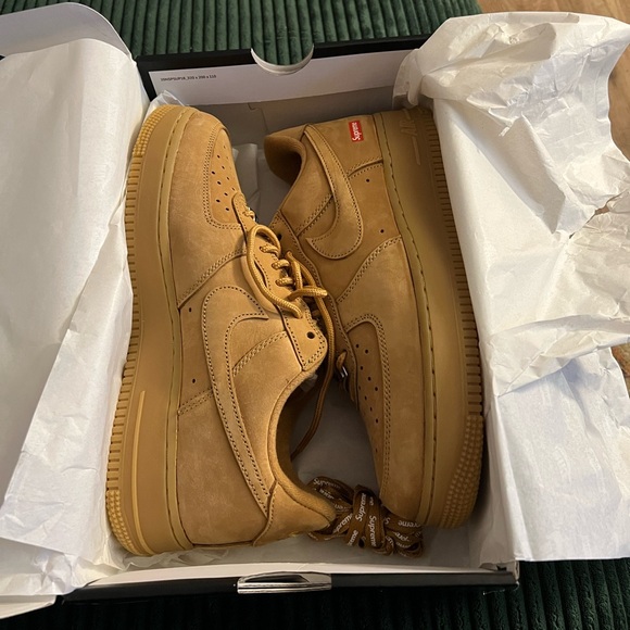 Nike Supreme Air Force 1 - Picture 2 of 8